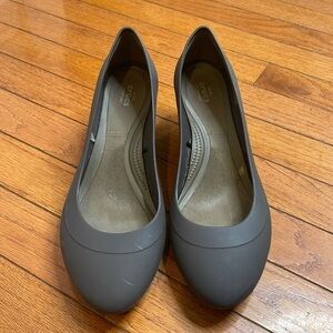 Crocs duel comfort gray heel